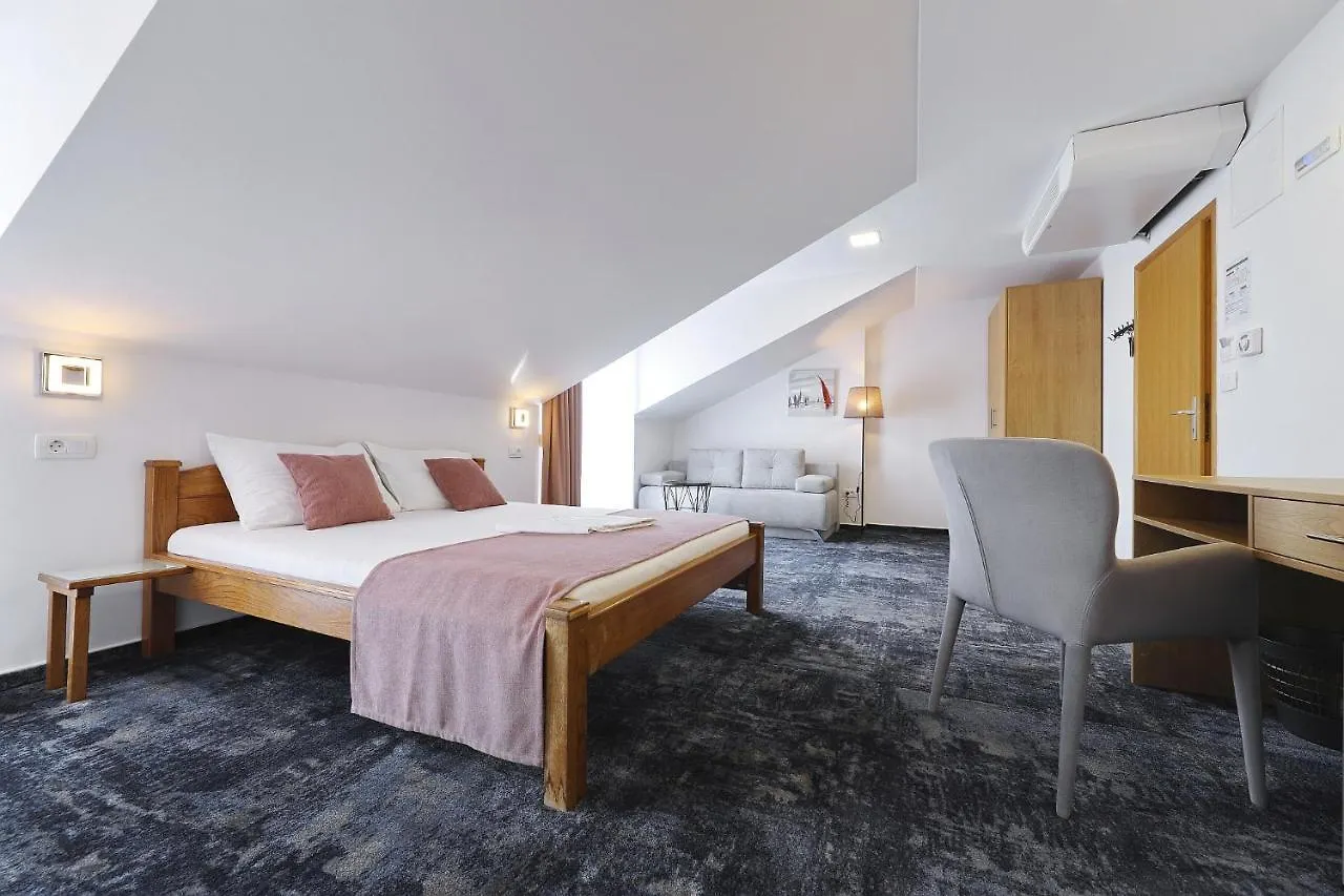 Hotel Beni Vrsi 3*,  Kroatien
